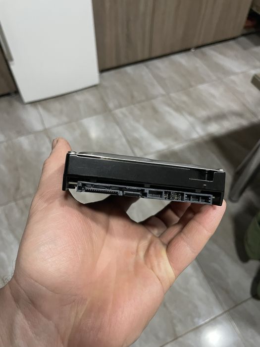 Продам жорсткий диск в неробочому стані на 500 gb samsung