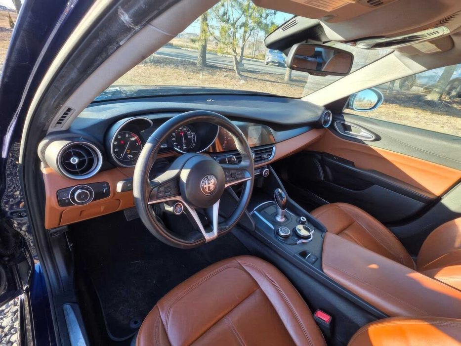 Alfa Romeo Giulia      2018