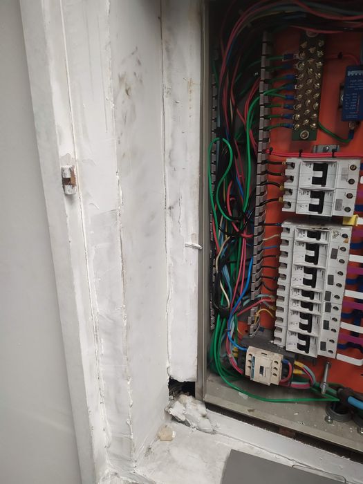 Instalações Elétricas e manutenção, residencial e comercial.