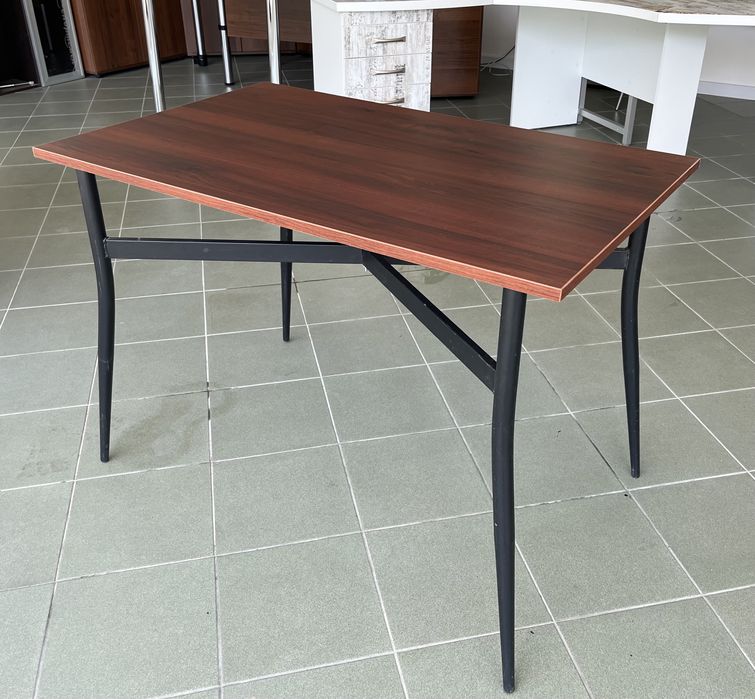 Стол кухонный