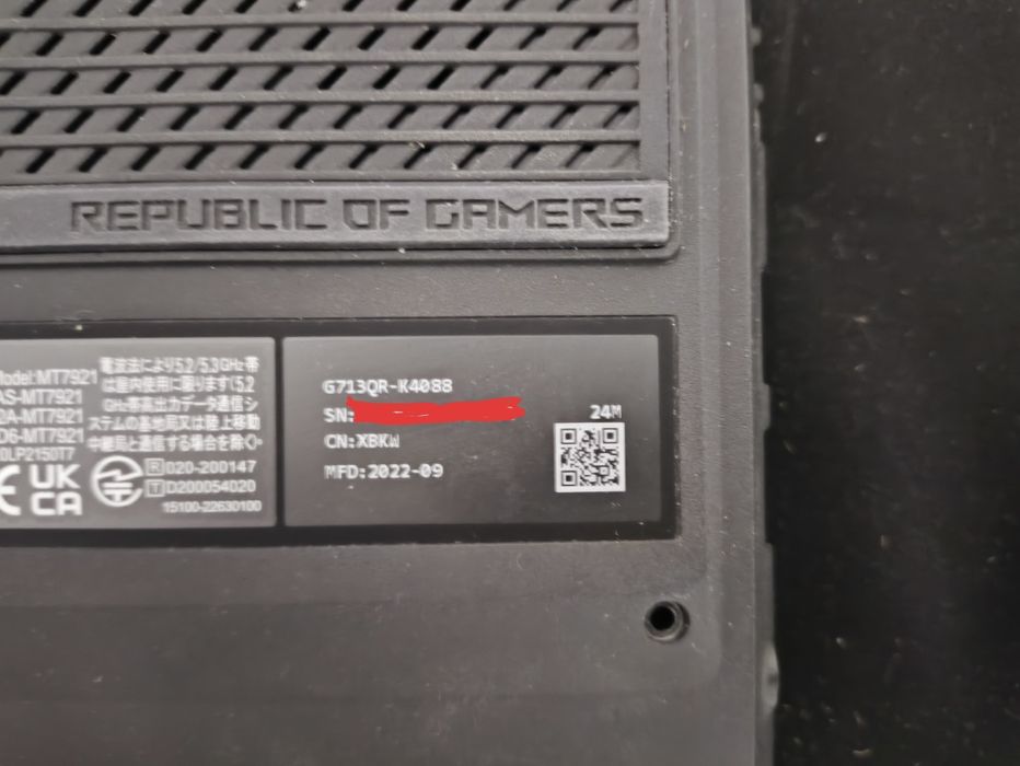 ASUS ROG Strix G713QR з дефектами