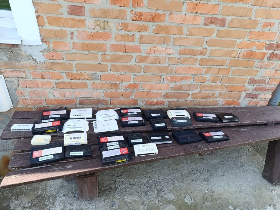 Лот мережевого обладнання та міні-ПК (модеми, роутери, Acer Veriton, Д