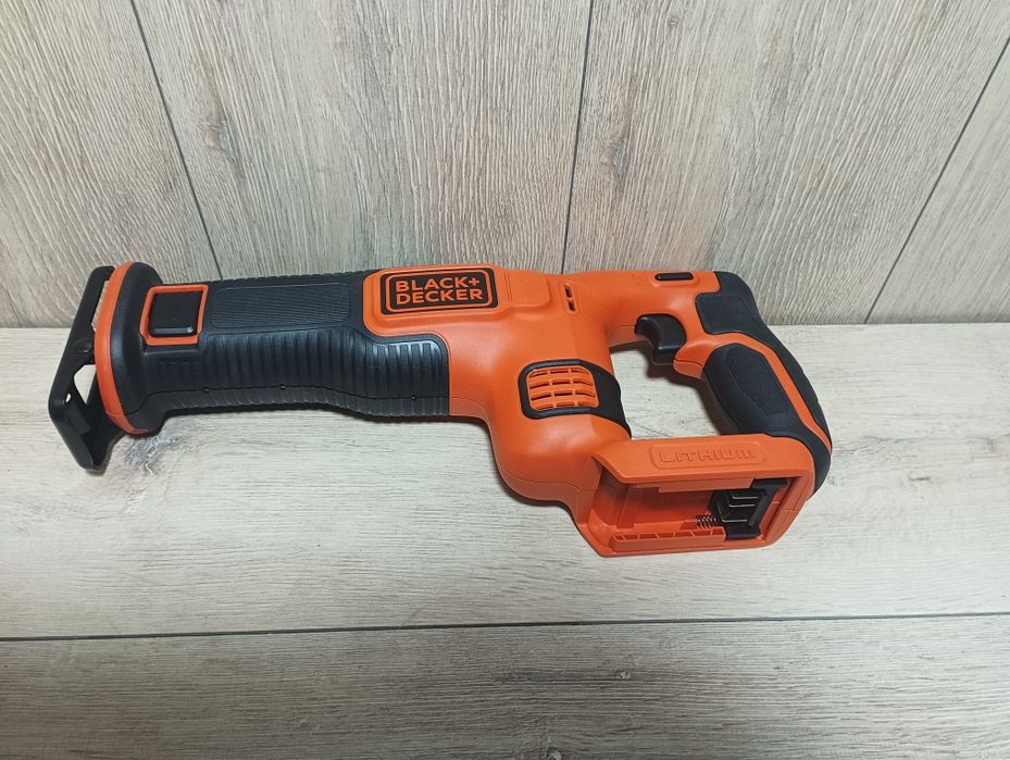 Сабельная пила Black+Decker Bdcr18