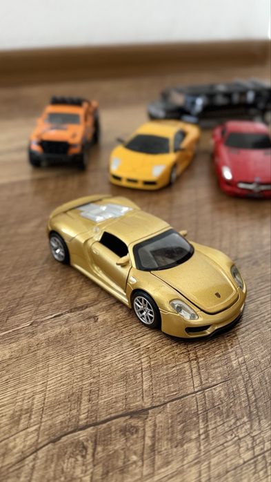 6 різних машинок