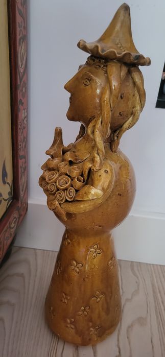 Rosa Ramalho - Menina com flores e pomba - 47 cm