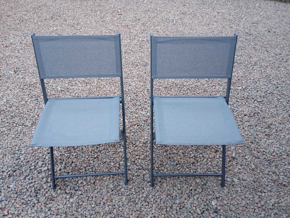 Dwa krzesła ogrodowe składane