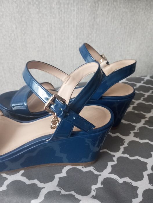Ładne buty lakierki damskie
