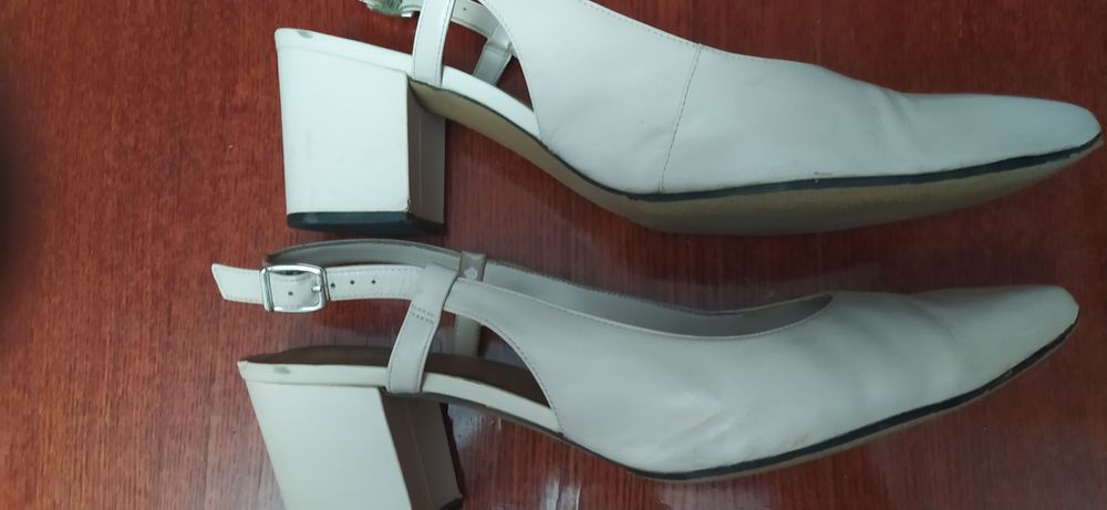 Продам босоніжки закриті, бренд Clarks