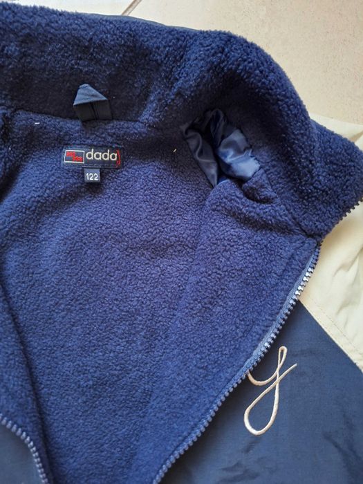 Przejsciowa kurtka z polarkiem i odpinanym kapturem, rozm. 122