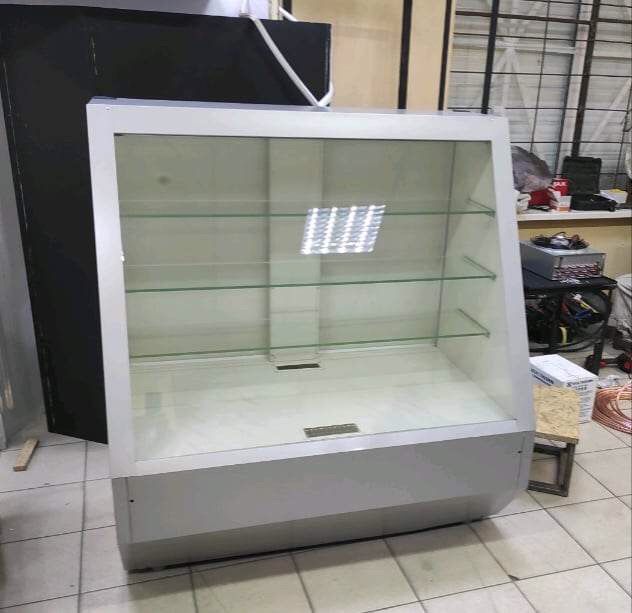 Вітрина нова холодильна для пивного магазину