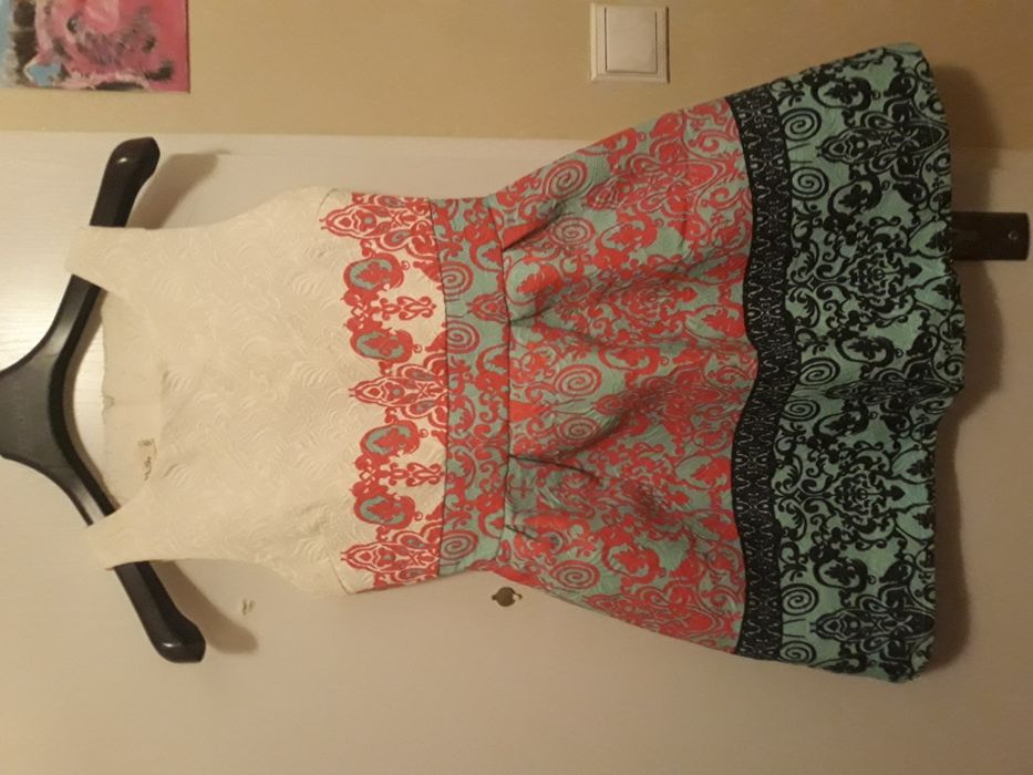 Sukienka we wzory różowo granatowo biała