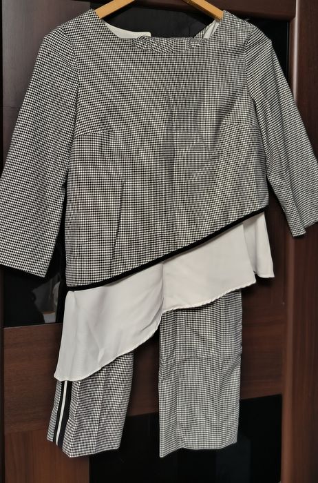 Жіночий брючний костюм