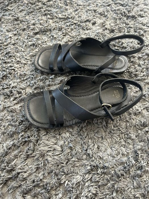 Шкіряні босоніжки zara 34 розмір