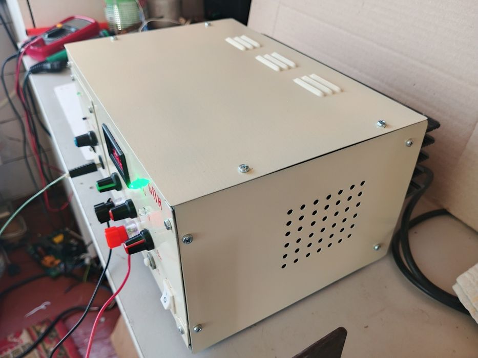 Лабораторный блок питания с генератором сигналов