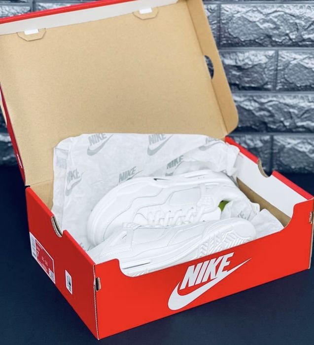 Nike Aura 4 Кожаные белые кроссовки Найк Аура 4 / чоловічі білі кроси