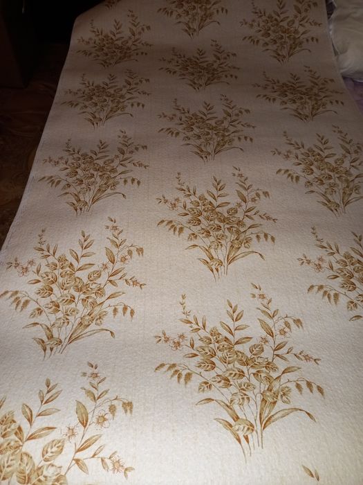 Продаются обои бумажные. 100 грн рулон.