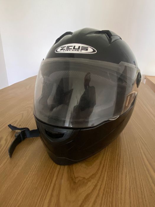 Capacete Zeus Tamanho L (59cm)