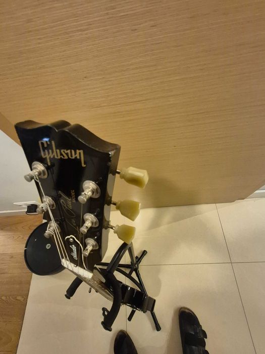 Gibson les paul studio 2009 + case