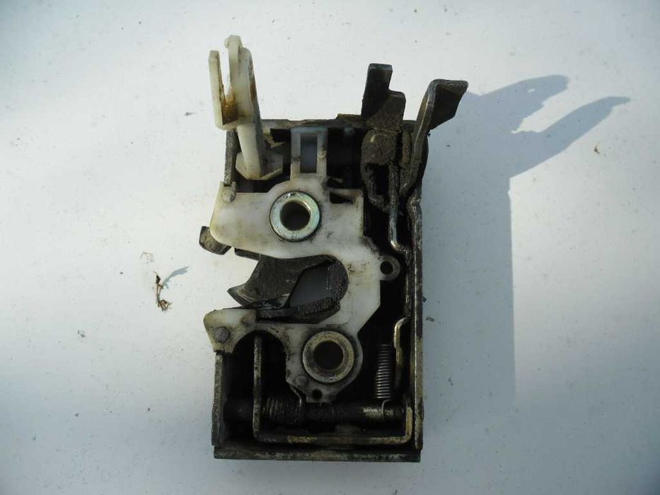 Замок передній лівий пассат б2 гольф 2 Опель Аскона