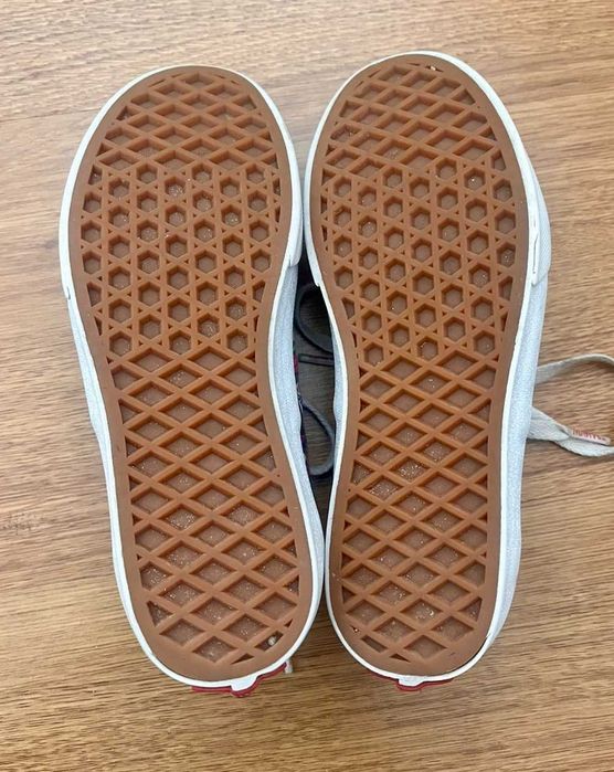 VANS modelo exclusivo MARVEL