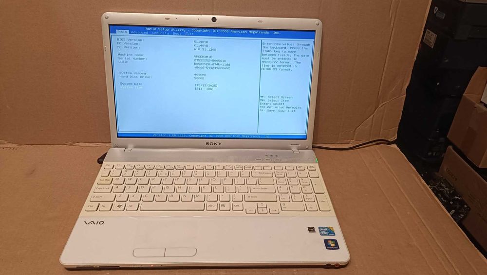 Laptop : SONY PCG-71211M i3 4GB 500HDD