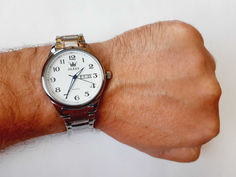 Klasyczny zegarek Olevs biała tarcza 40mm do garnituru datownik BOX