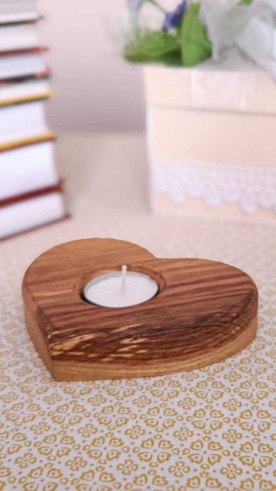 Świecznik z drewna dębowego w kształcie serca