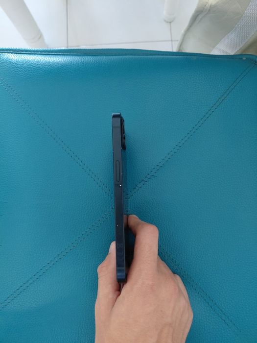 iPhone 13 em bom estado
