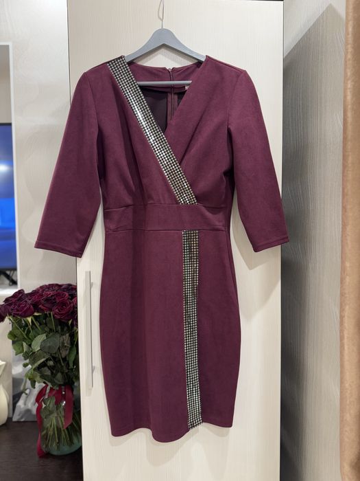 Нарядное платье бордового цвета