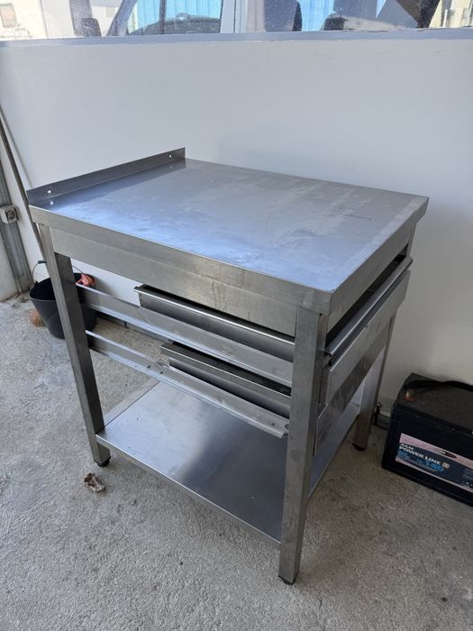 Mesa de trabalho em inox com 2 gavetas e prateleira