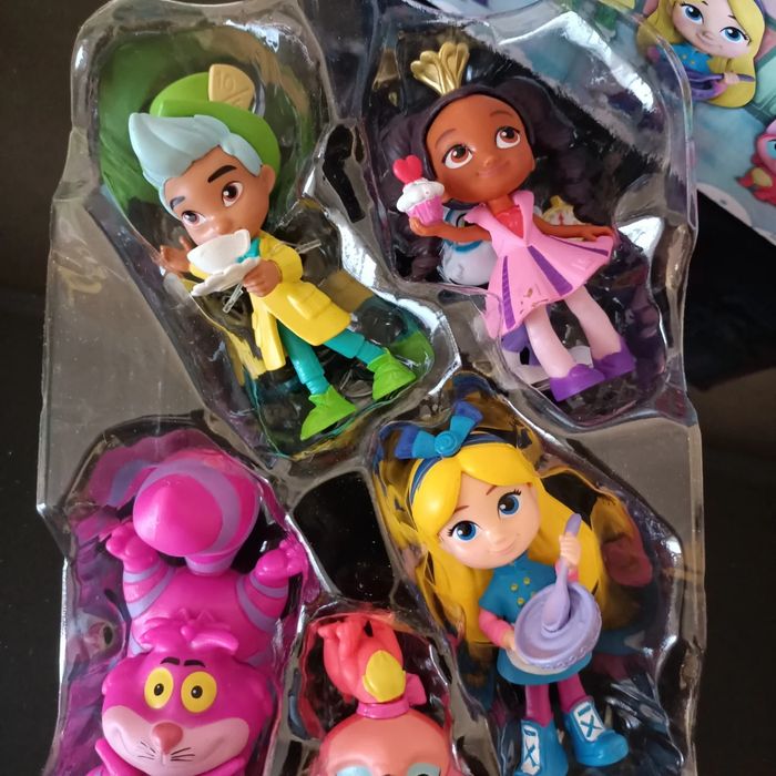 Disney Junior Alice’s Wonderland Bakery Alice Аліса в країні чудес
Лял