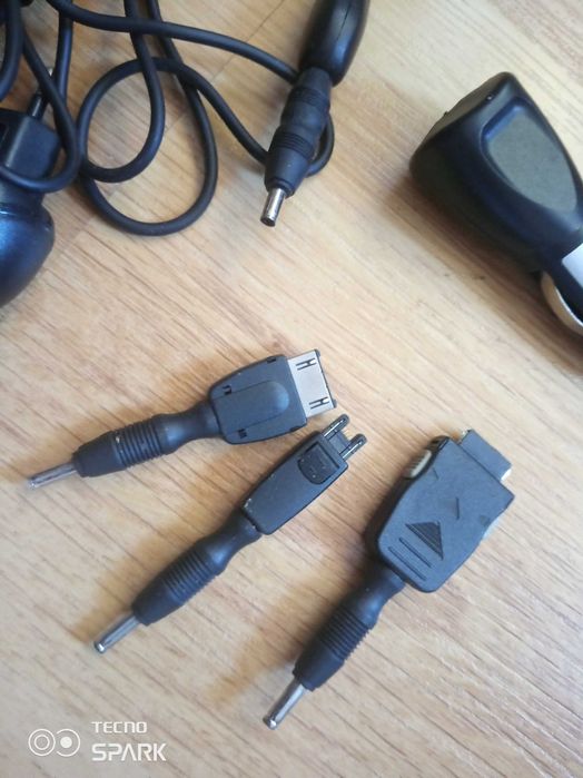 Універсальна зарядка.