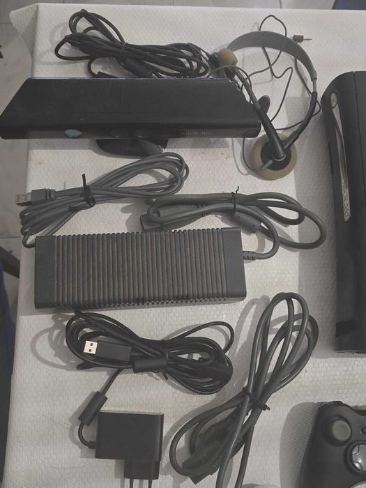 XBOX 360 "chipada" rola jogos gravados com todos os extras