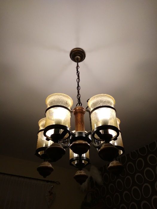 Lampa wisząca z żarówkami