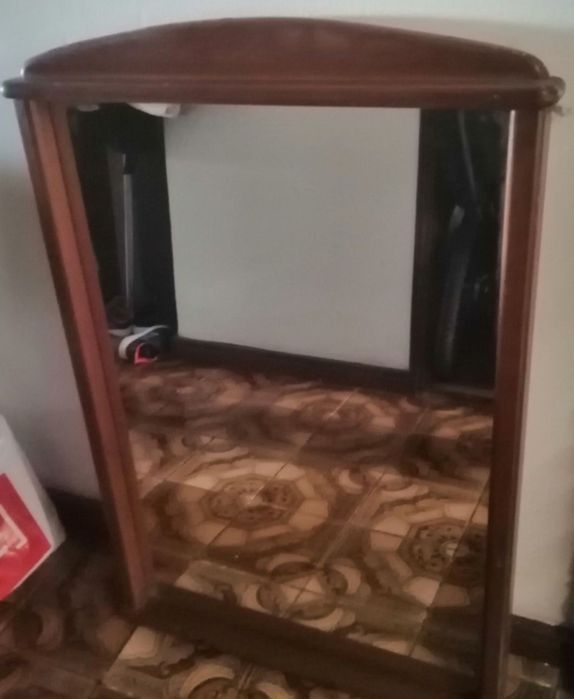 Espelho grande em Madeira maciça