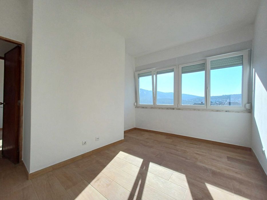 Apartamento T3 - Mira de Aire - Arrenda