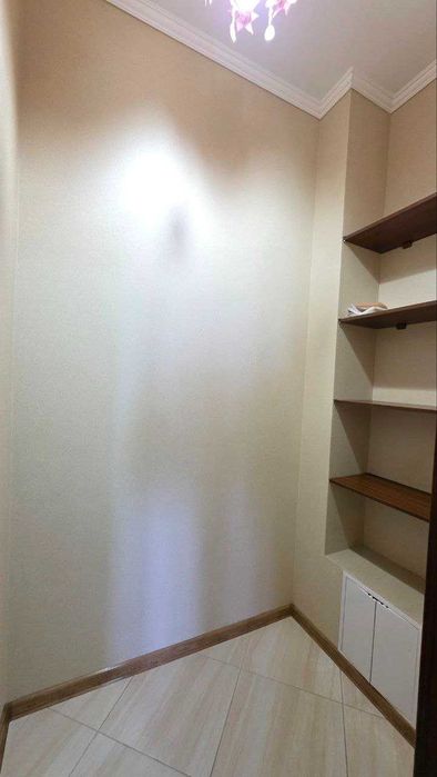 NN S4 Продам 1 комнатную квартиру новострой ремонт Гер. Харькова 131а