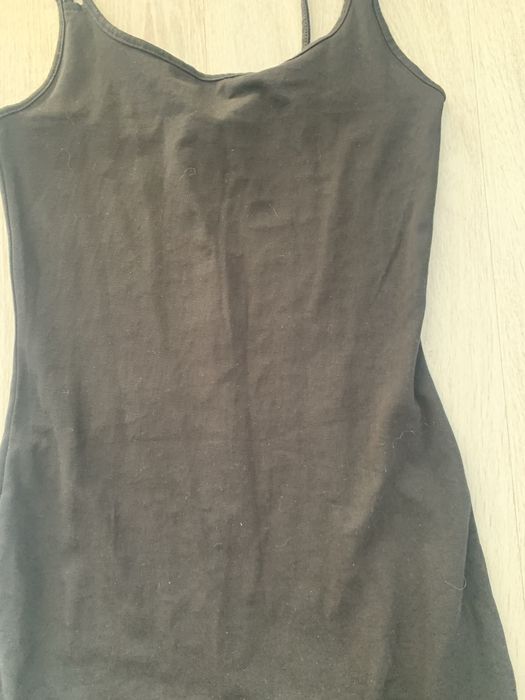 Mała czarna na ramiączkach