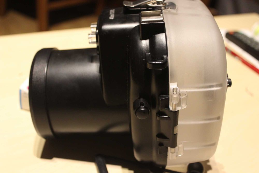 wodoszczelna obudowa do zdjęć podwodnych canon