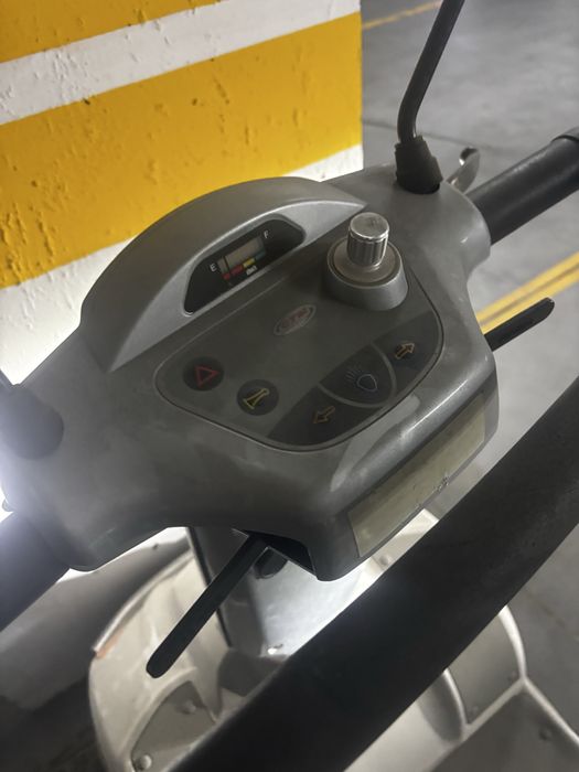 Scooter mobilidade reduzida precisa bateria nova