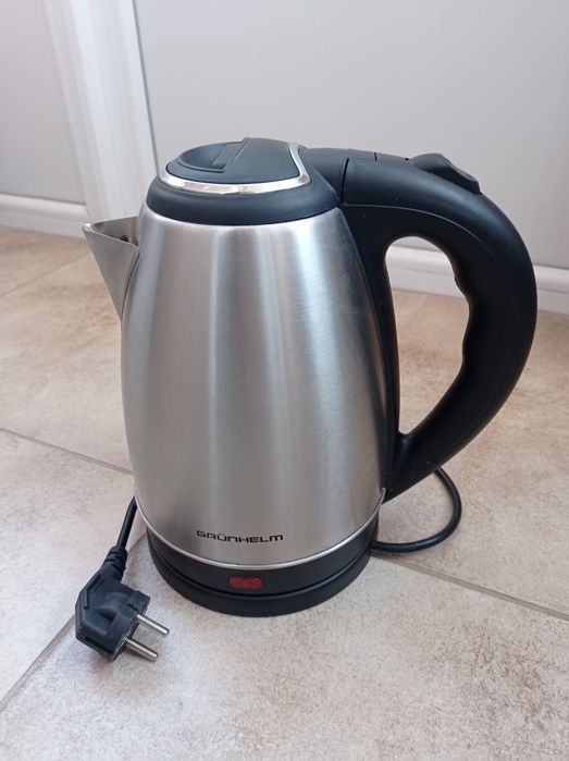 Электрочайник Grunhelm EKS-2020