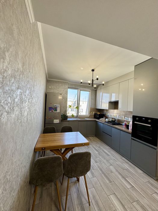 Продаж 3 кімнатної квартири з ремонтом в новобудові