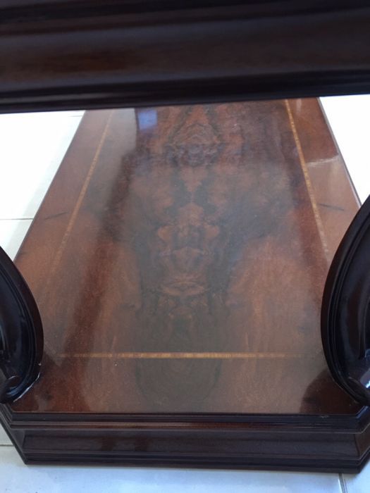 Mesa de apoio em cerejeira. Madeira maciça e de qualidade intemporal.