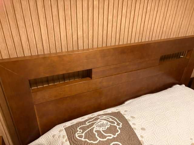 Cama Casal 150x195 + Colchão + Estrado + 2 Mesas Cabeceira