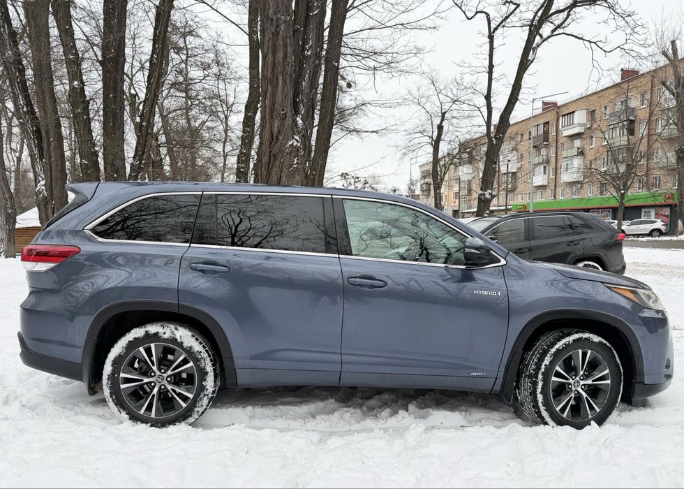 Toyota Highlander Hybrid 2018 року
