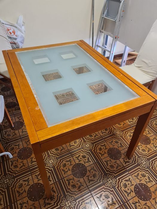 Mesa moderna com vidro