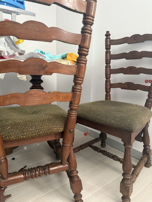 Mesa de jogo vitoriana com cadeiras