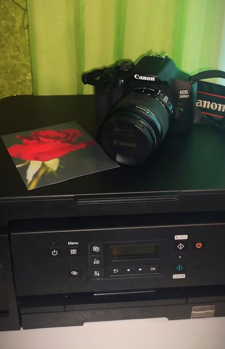 Lustrzanka Canon eos 2000d