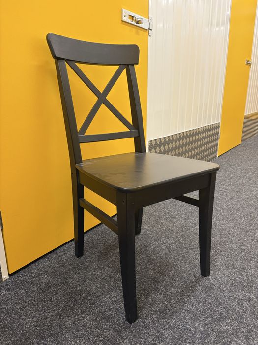 Cadeira de madeira do IKEA