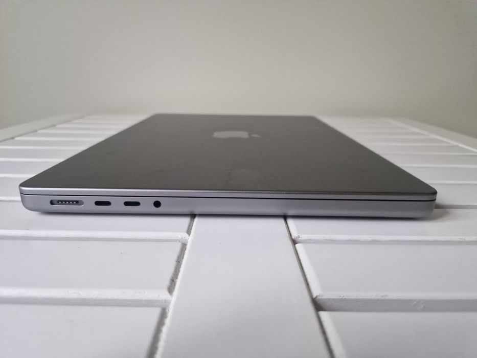 2021 Apple MacBook Pro 14 / M1 Pro / 16 / 512 / АКБ - 83 циклів / стан нового (10 / 10)